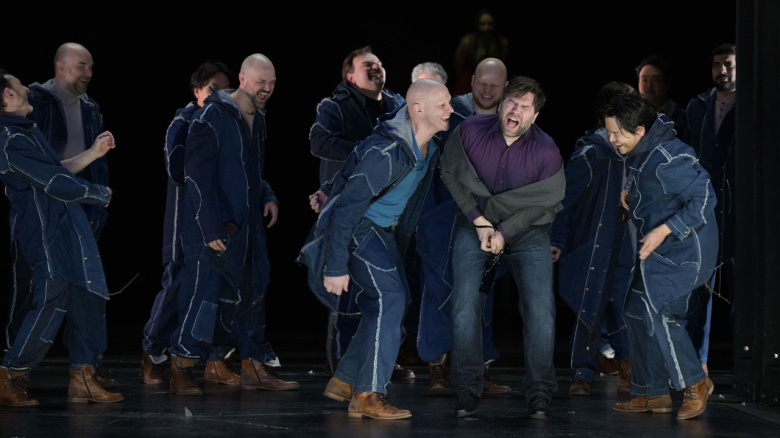 Domen Križaj (Alexandr Petrovič Gorjančikov, hands bound), and other prisoners